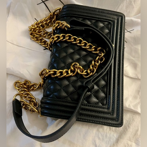 👑✅PRICE FIRM✅ Gorgeous Black and Gold Quilted Shoulder Crossbody Bag. Brand New! - Picture 5 of 17